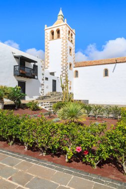 Katedral güzel Santa Maria de Betancuria görünümünü Fuerteventura Adası, İspanya