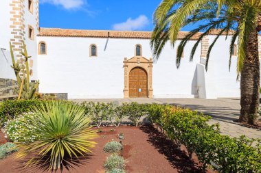 Güzel katedral önünde kare Santa Maria de Betancuria Fuerteventura, Kanarya Adaları, İspanya