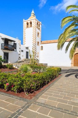 Güzel katedral önünde kare Santa Maria de Betancuria Fuerteventura, Kanarya Adaları, İspanya