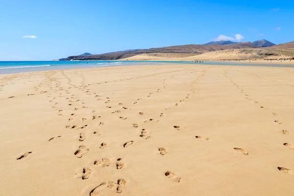 Fußabdrücke Schönen Goldenen Sandstrand Sotavento Auf Der Halbinsel Jandia Fuerteventura — Stockfoto