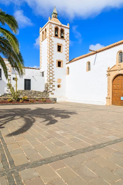 Güzel katedral önünde kare Santa Maria de Betancuria Fuerteventura, Kanarya Adaları, İspanya
