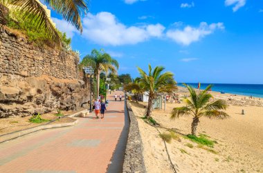 Morro Jable kentindeki Fuerteventura, Canary Islands, İspanya için kumlu plaj sahil mesire