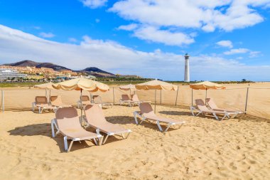 Şezlong şemsiye Jandia beach, Fuerteventura, Kanarya Adaları, İspanya ile