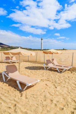 Şezlong şemsiye Jandia beach, Fuerteventura, Kanarya Adaları, İspanya ile