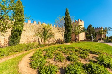 Alcudia Kalesi, Mayorka Adası, İspanya önünde genel Bahçe alanı