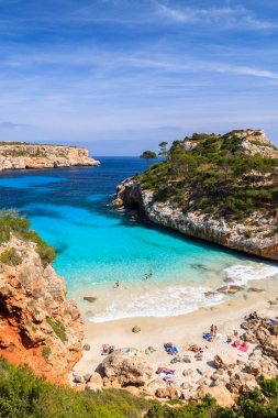 Güzel plaj defne masmavi deniz su, Cala des Moro, Mayorka Adası, İspanya