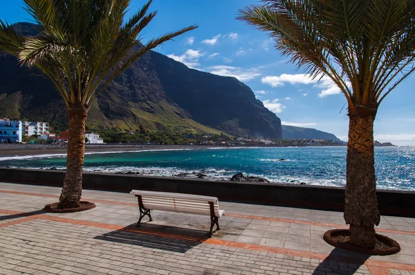 Lungomare Palme Panchina Mare Montagne Calera Gomera Isole Canarie — Foto Stock