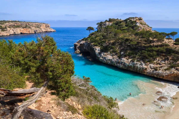 Gyönyörű Strand Öbölben Azúrkék Tenger Víz Cala Des Moro Mallorca — Stock Fotó