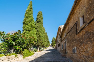 Sokakta tarihi eski şehir, Pollenca, Mayorka Adası, İspanya