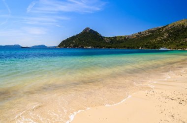 Güzel bir plaj Cala Pi de la Posada, Mayorka Adası, İspanya