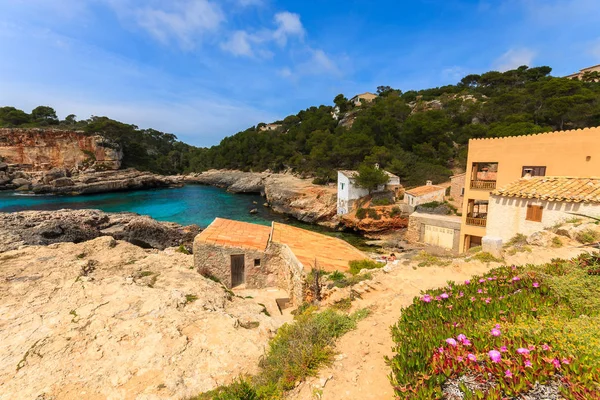 Sziklák Bay Beach Hagyományos Ház Village Cala Almunia Mallorca Szigetén — Stock Fotó