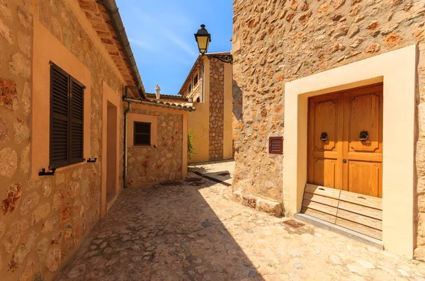 Úzké Ulice Staré Tradiční Domy Vesnice Fornalutx Mallorca Island Španělsko — Stock fotografie