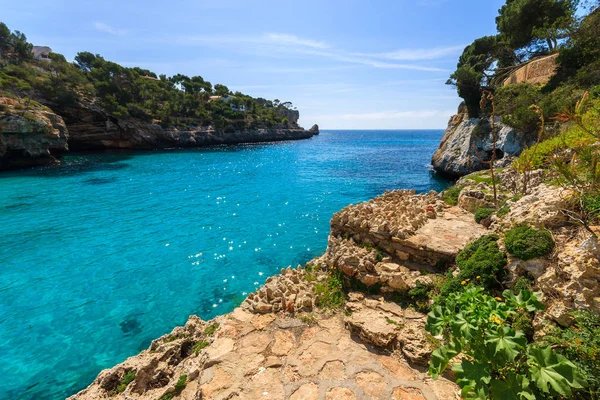 Gyönyörű Öböl Kristálytiszta Víz Cala Santanyi Mallorca Szigetén Spanyolország — Stock Fotó