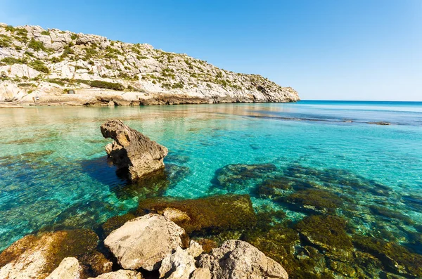 Turkuaz su Cala San Vicente Beach, Mayorka Adası, İspanya