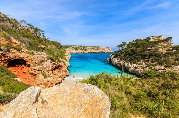 Azúrkék Tenger Vize Cala Des Moro Strandtól Mallorca Szigetén Spanyolország — Stock Fotó