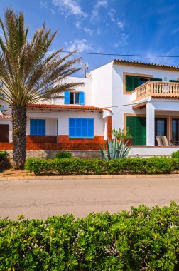 Tipik tatil evleri oğlu Mol Köyü, Mayorka Adası, İspanya