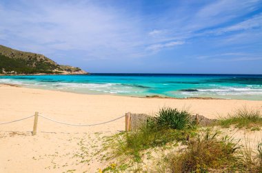 Güzel Cala Agulla kumsalı, Mayorka Adası, İspanya