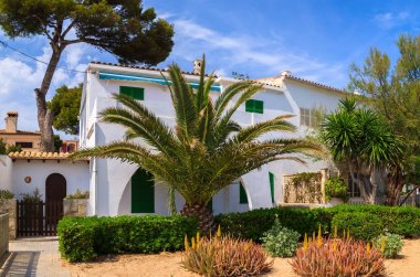 Tipik tatil evleri oğlu Mol Köyü, Mayorka Adası, İspanya