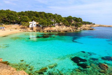 Güzel bir plaj turkuaz deniz suyu, Cala Gat, Mayorka Adası, İspanya ile