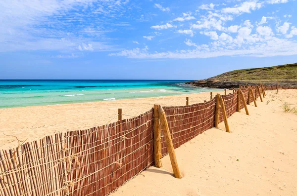 Görünümü güzel Cala Sa Mesquida Beach, Mayorka Adası, İspanya
