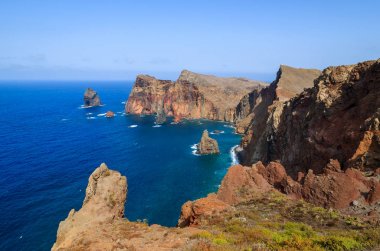 Madeira Adası, Portekiz yüksek kayalıklarla ile güzel sahil