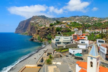 Cabo Girao Uçurumun kıyısında Madeira Adası, Portekiz görünümünü