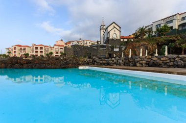 Otelin Yüzme Havuzu, sahil, Atlantik Okyanusu, Madeira Adası, Portekiz