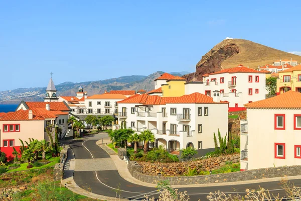 Видом Барвисті Будинків Португальській Селі Узбережжі Атлантичним Океаном Мадейра — стокове фото