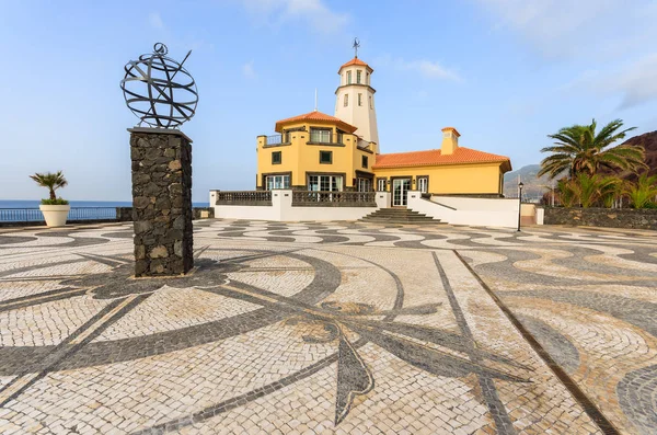 Faro Sulla Costa Dell Isola Madeira Portogallo — Foto Stock