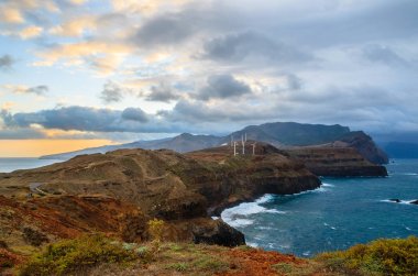 Madeira Adası, Portekiz yüksek kayalıklarla ile güzel sahil