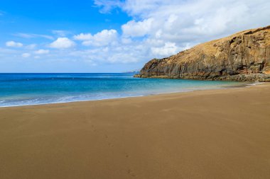 Siyah kum volkanik Prainha kumsalda Doğu sahil Madeira Adası, Portekiz