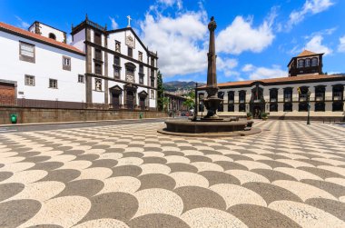 City'deki Funchal, Madeira Adası tarihi binalar ile kare