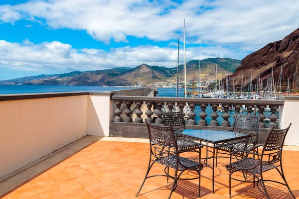 Metallstühle Und Glastisch Auf Sonnenterrasse Mit Meerblick Insel Madeira Portugal — Stockfoto