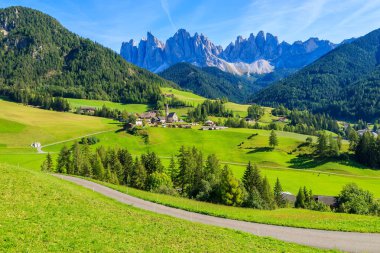 Dağ Vadisi ve Santa Maddalena Köyü, Dolomites görünümü