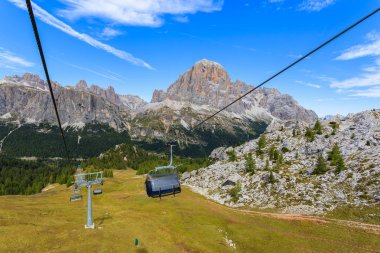 Cinque Torri Park Dolomites dağlarda için Asansör görüntüleyin