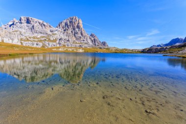 Güzel göl Tre Cime Milli Parkı'nda, Dolomites dağlar