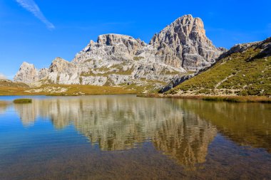 Güzel göl Tre Cime Milli Parkı'nda, Dolomites dağlar