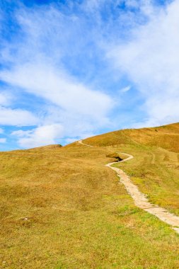 Passo Gardena, İtalya Dolomites dağlarda yürüyüş yolu