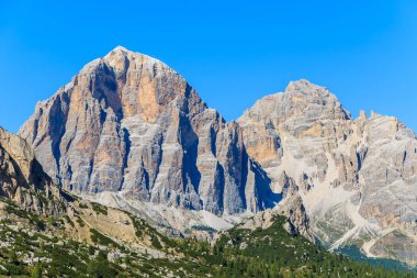 Passo Giau Dolomites dağlardan görünümünü Güz, İtalya