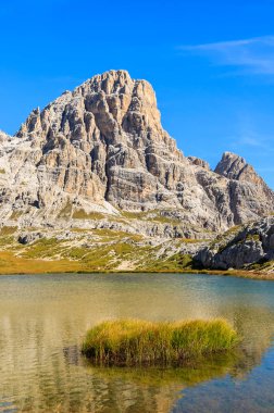 Güzel göl Tre Cime Milli Parkı'nda, Dolomites dağlar