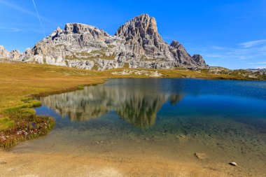 Güzel göl Tre Cime Milli Parkı'nda, Dolomites dağlar