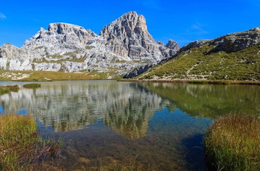 Güzel göl Tre Cime Milli Parkı'nda, Dolomites dağlar