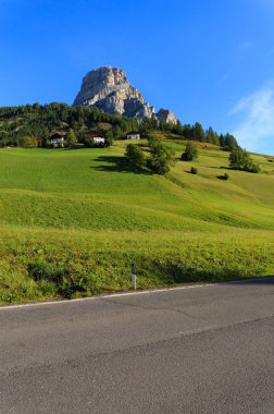 Dolomites Dağları Alp yolda güneşli, Corvara, Trentino Alto Adige, İtalya