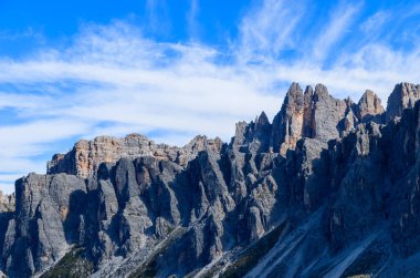Passo Giau Dolomites dağlardan görünümünü Güz, İtalya