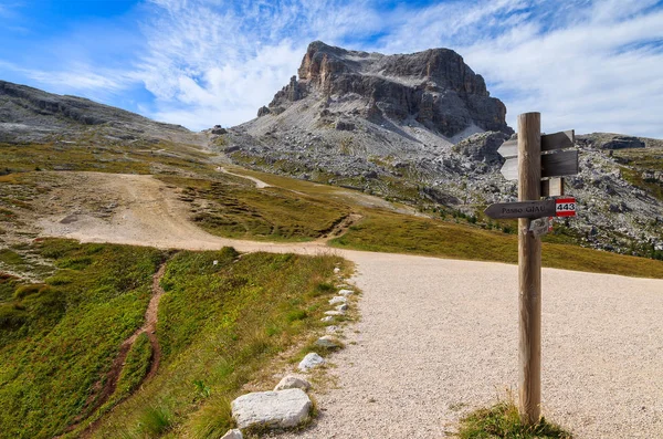 Señal Sendero Camino Cinque Torri Las Montañas Dolomitas Italia —  Fotos de Stock