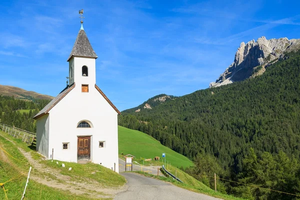 Eglise Val Funes Vallée Alpine Dolomites — Photo