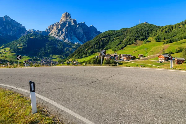 Camino Panorámico Villa Pueblo Alpino Las Montañas Dolomitas Tirol Del —  Fotos de Stock