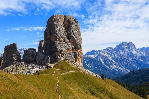 Widok Formacji Skalnej Cinque Torri Dolomity — Zdjęcie stockowe