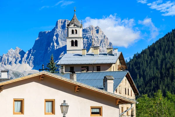 Widok Kościół Miejscowości Pian Dolomity Włochy — Zdjęcie stockowe