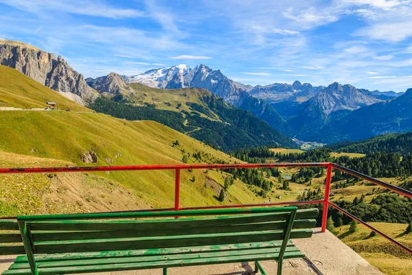 Lavička Pohled Krásné Panorama Horské Scenérie Podzimní Sezóně Hory Dolomity — Stock fotografie